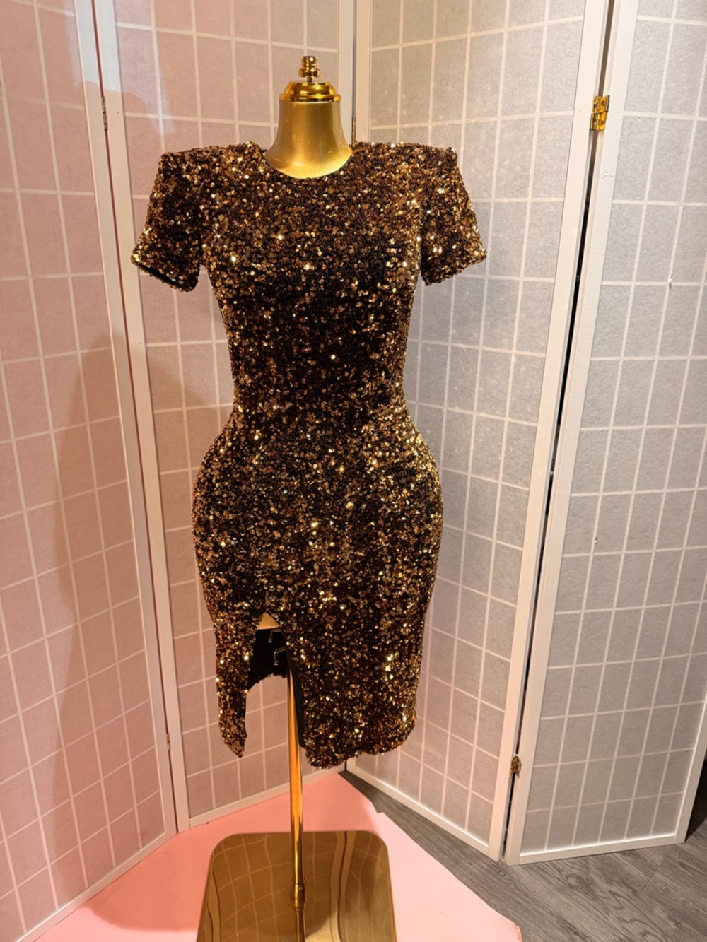 Shine ✨ Like A Star Helsi Gold Sequin Short Sleeve Dress - Picture 3 of 12